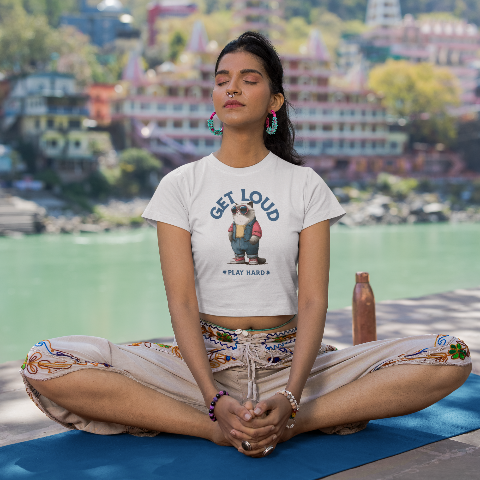 Comfy Cropped T-Shirt - Vintage American Illustration Style Pocket Cat