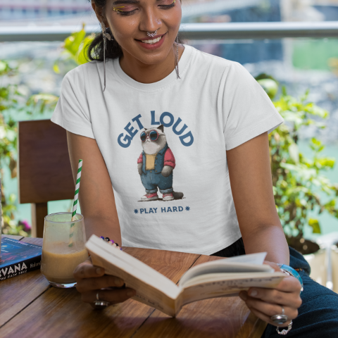 Comfy Cropped T-Shirt - Vintage American Illustration Style Pocket Cat